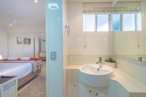 Munna Beach Apartments - Accommodation Cairns 22