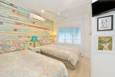 Jamaica Beach House - Accommodation Cairns 43