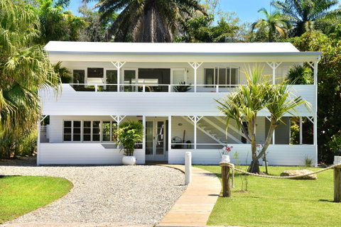 Jamaica Beach House - Accommodation Cairns 16