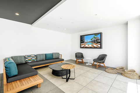 Qube Broadbeach - Accommodation Cairns 22