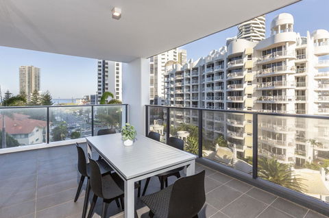 Qube Broadbeach - Accommodation Cairns 41