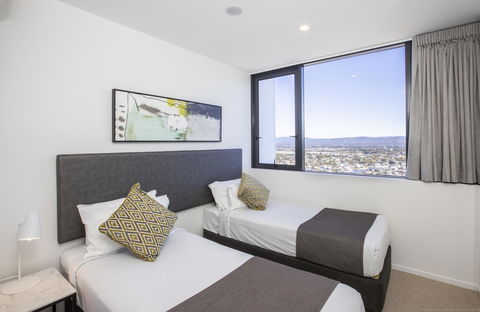 Qube Broadbeach - Accommodation Cairns 2