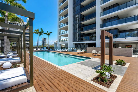Qube Broadbeach - Accommodation Cairns 0