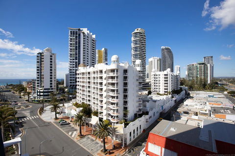 Qube Broadbeach - Accommodation Cairns 10