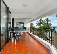 Roydon Beachfront Apartments - Accommodation Cairns