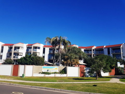 Casablanca Beachfront Apartments - Accommodation Cairns 7