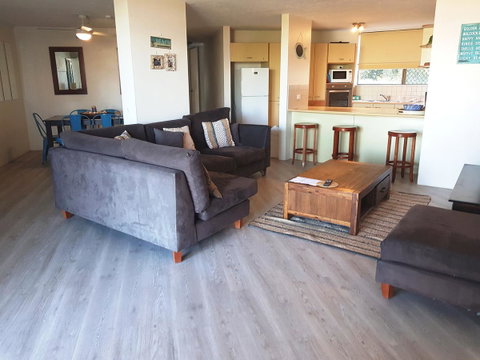 Casablanca Beachfront Apartments - Accommodation Cairns 5