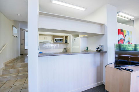 Tiki Hotel Apartments Surfers Paradise - Accommodation Cairns 9
