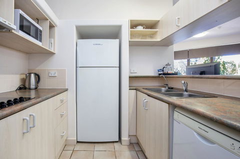 Tiki Hotel Apartments Surfers Paradise - Accommodation Cairns 11