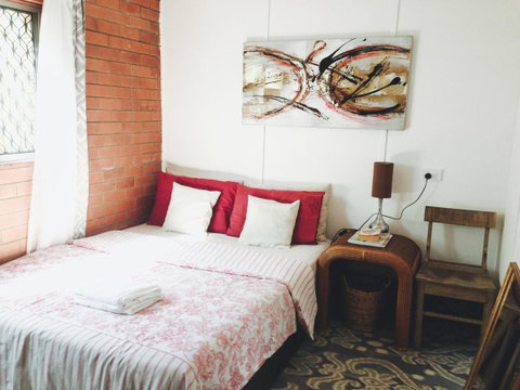 XYL Pets Friendly Seaside Boutique Guesthouse - Accommodation Cairns 0