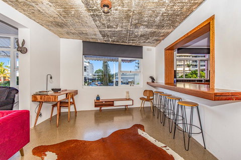 The Pink Hotel Coolangatta - Accommodation Cairns 5