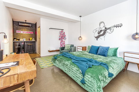 The Pink Hotel Coolangatta - Accommodation Cairns 27