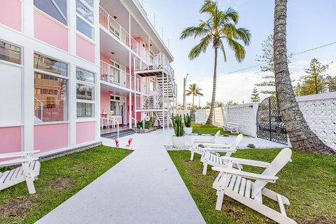 The Pink Hotel Coolangatta - Accommodation Cairns 0