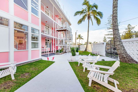 The Pink Hotel Coolangatta - Accommodation Cairns 2