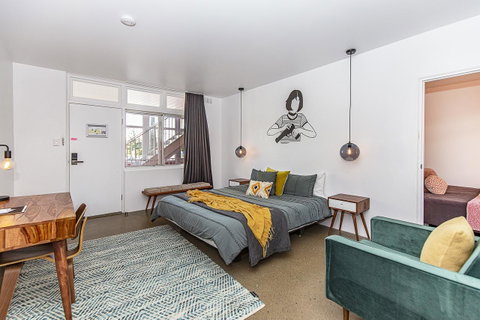 The Pink Hotel Coolangatta - Accommodation Cairns 12