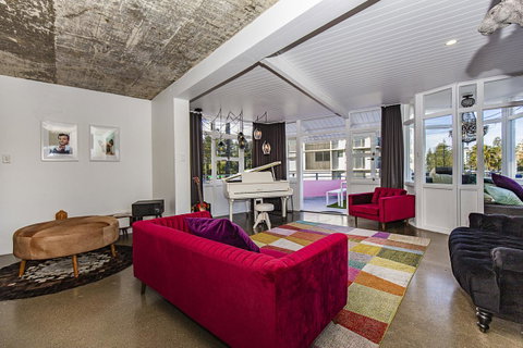 The Pink Hotel Coolangatta - Accommodation Cairns 7