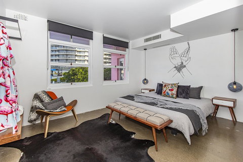 The Pink Hotel Coolangatta - Accommodation Cairns 11