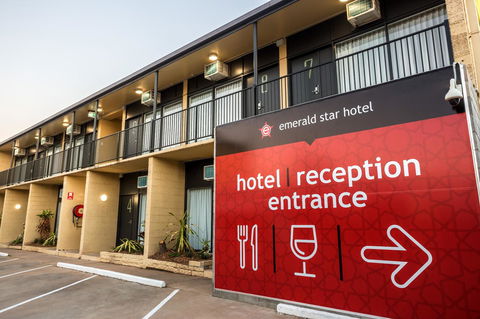 Nightcap At Emerald Star Hotel - Accommodation Cairns 4