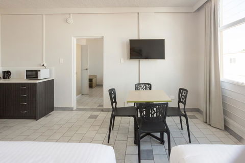 Nightcap At Emerald Star Hotel - Accommodation Cairns 29