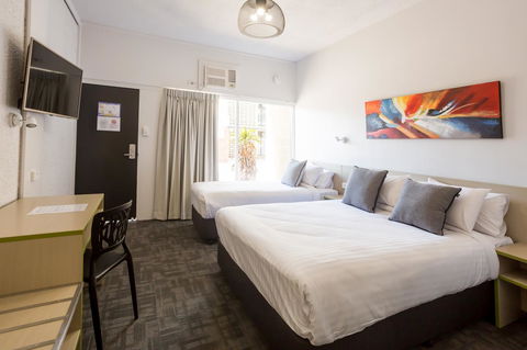 Nightcap At Emerald Star Hotel - Accommodation Cairns 10