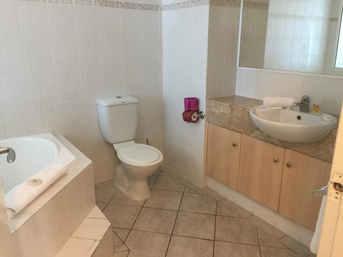 Regency On The Beach - Accommodation Cairns 16