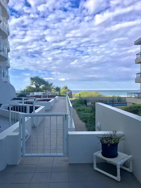 Regency On The Beach - Accommodation Cairns 8