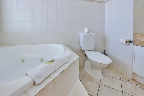 Regency On The Beach - Accommodation Cairns 5