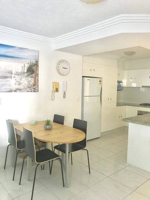 Regency On The Beach - Accommodation Cairns 7