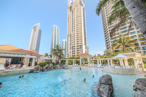 Towers Of Chevron - Private Apartment - Accommodation Cairns 0