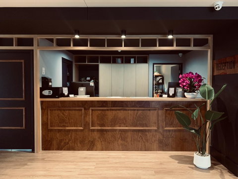 Woodroffe Hotel - Accommodation Cairns 1
