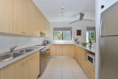 Seascape Holidays - Tropical Reef Apartments - Accommodation Cairns 10