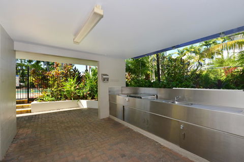 Seascape Holidays - Tropical Reef Apartments - Accommodation Cairns 27