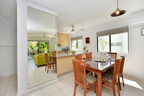 Seascape Holidays - Tropical Reef Apartments - Accommodation Cairns 11