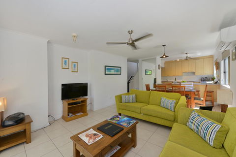 Seascape Holidays - Tropical Reef Apartments - Accommodation Cairns 12