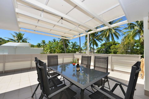 Seascape Holidays - Tropical Reef Apartments - Accommodation Cairns 5