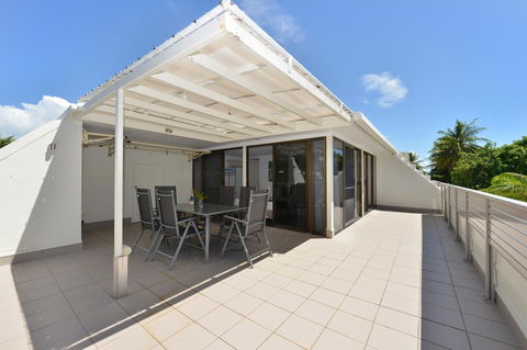 Seascape Holidays - Tropical Reef Apartments - Accommodation Cairns 4