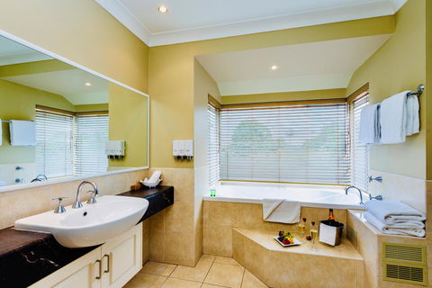 Ambassador On Ruthven - Accommodation Cairns 21
