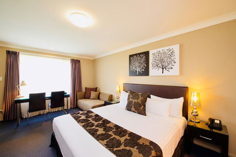 Ambassador On Ruthven - Accommodation Cairns 0