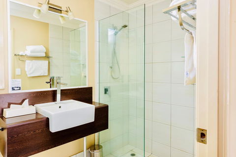 Ambassador On Ruthven - Accommodation Cairns 23