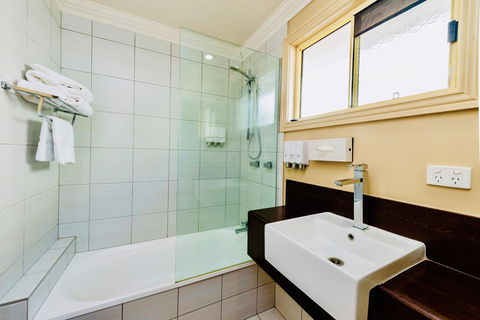 Ambassador On Ruthven - Accommodation Cairns 29