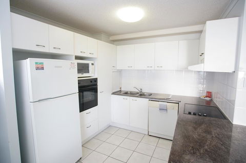 San Marino By The Sea Apartments - Accommodation Cairns 3