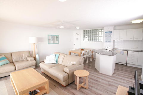 San Marino By The Sea Apartments - Accommodation Cairns 15