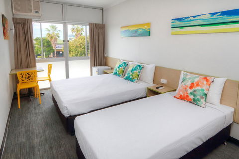 Palm Beach Hotel - Accommodation Cairns 0