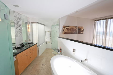 Oceans Mooloolaba - Accommodation Cairns 2