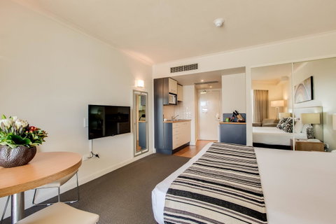 Central Cosmo Apartment Hotel - Accommodation Cairns 4