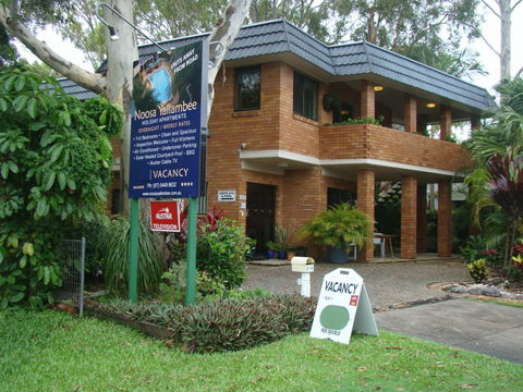 Noosa Yallambee Holiday Apartments - Accommodation Cairns 3