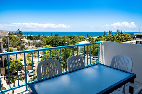 Burgess @ Kings Beach Apartments - Accommodation Cairns 25