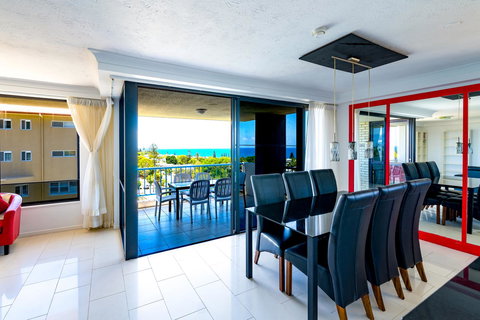 Burgess @ Kings Beach Apartments - Accommodation Cairns 16