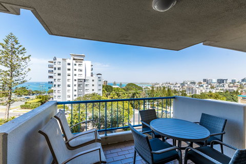 Burgess @ Kings Beach Apartments - Accommodation Cairns 30