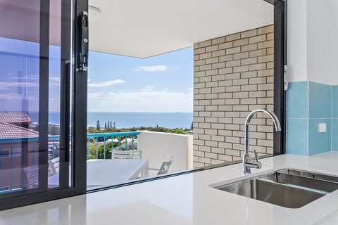 Burgess @ Kings Beach Apartments - Accommodation Cairns 44